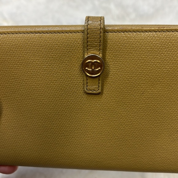 Authentic Chanel wallet - Picture 3 of 9